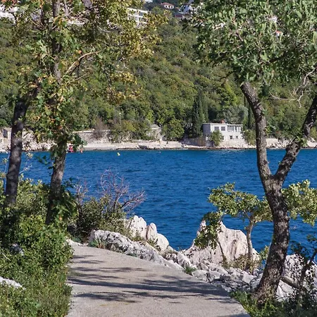 1 Bedroom Amazing In Apartamento Dramalj